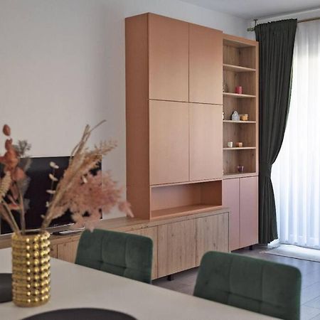 Eliza'S Apartment By Oasis Homes Oradea Eksteriør billede