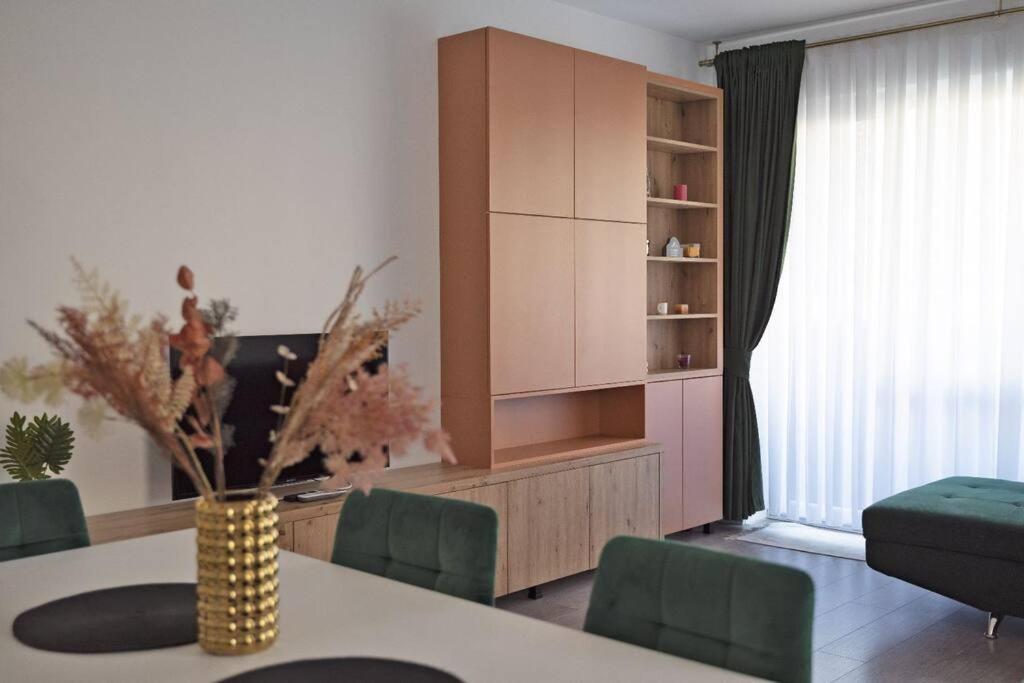 Eliza'S Apartment By Oasis Homes Oradea Eksteriør billede