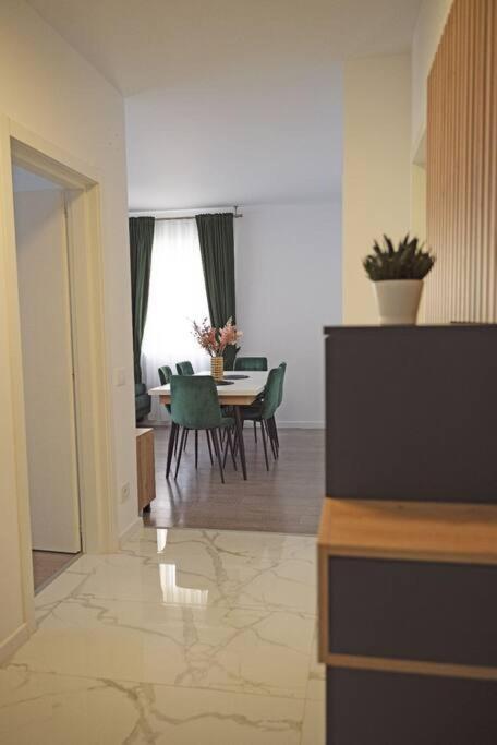 Eliza'S Apartment By Oasis Homes Oradea Eksteriør billede