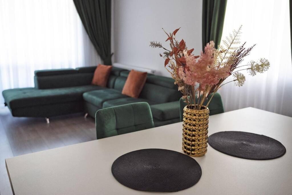 Eliza'S Apartment By Oasis Homes Oradea Eksteriør billede